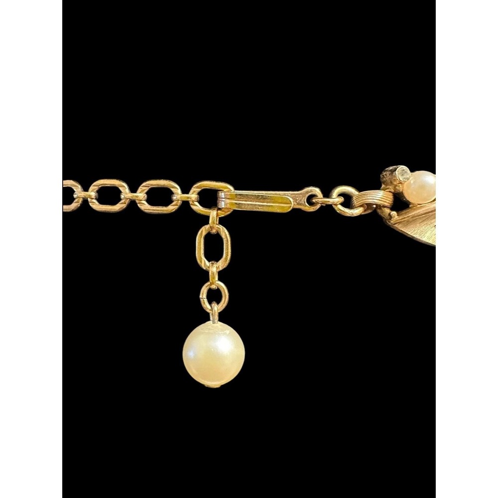 Vintage Trifari Brushed Goldtone Leaf Pearl Rhinestone Necklace - Picture 5 of 7